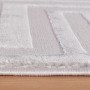 Detailansicht: Silberner Kurzflorteppich Ayyildiz Sahara mit geometrischem Muster.