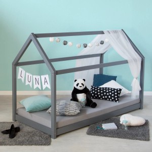 Graues Homestyle4u Kinderbett Hausbett 80x160 cm mit Lattenrost und Deko.