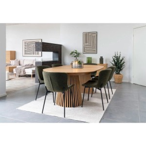 Ebuy24 Osaka Esstisch mit 2 Zusatzplatten, Eichenfurnier, mit Stühlen in modernem Wohnraum.