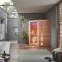 Redsun Deluxe Infrarotkabine XXL aus Tannenholz in Badezimmer-Szene mit Wanne und Dusche.