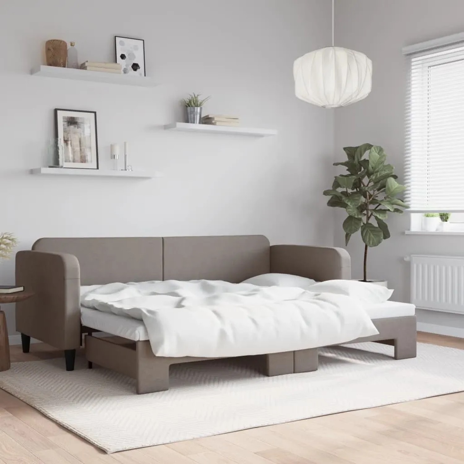 Ausgezogenes, taupefarbenes vidaXL Tagesbett/Schlafsofa (80x200 cm) mit weißer Bettwäsche im Wohnzimmer.