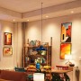 Philips Smart-LED-Spots GU10 in Decke eines Wohnzimmers, warmes Licht, für individuelle Lichtstimmung.