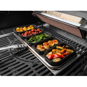 Enders Tapasschalen-Set, 4-teilig, aus Gusseisen auf dem Grill mit verschiedenen Tapas.
