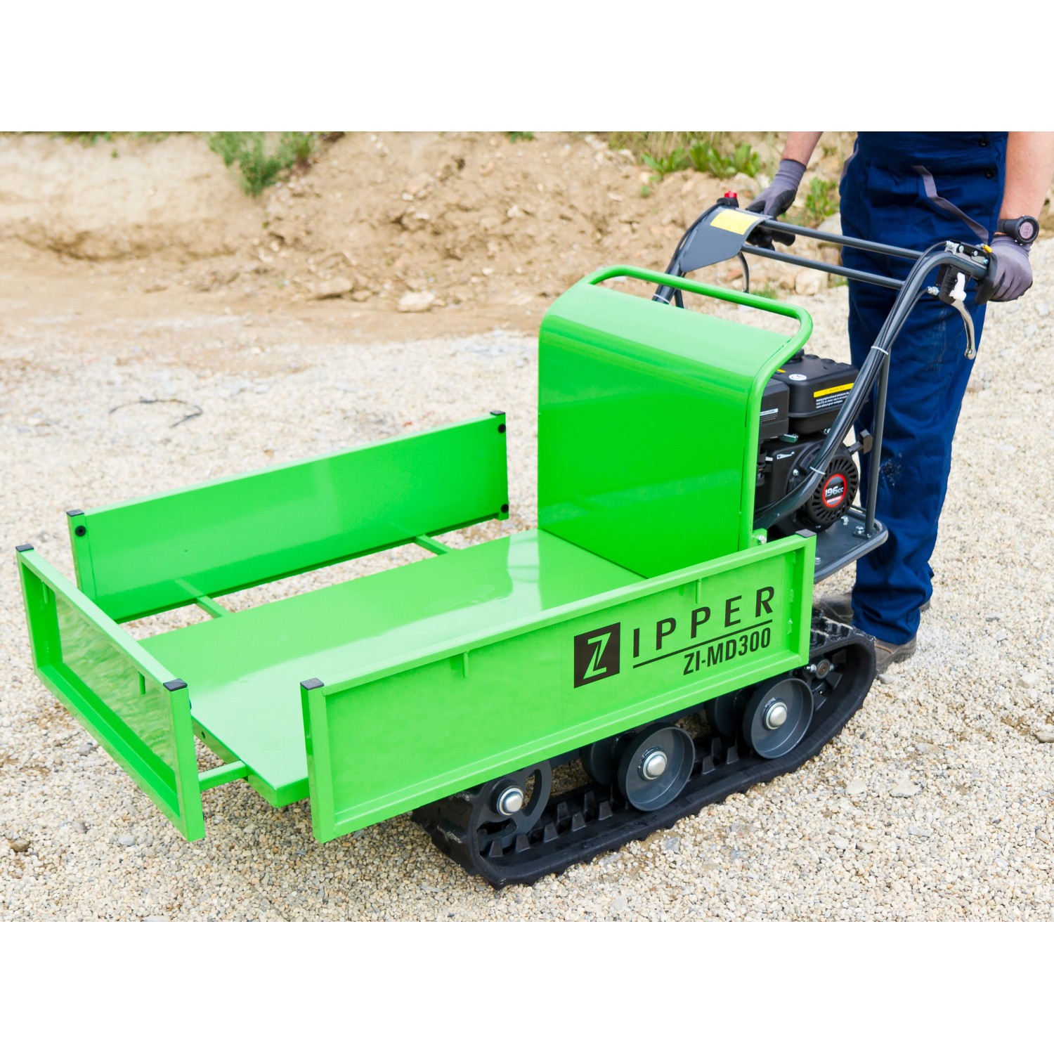 Zipper Miniraupendumper ZI-MD300 mit Schneeschild, 300 kg Nutzlast. Grüne Baumaschine mit Kettenantrieb.