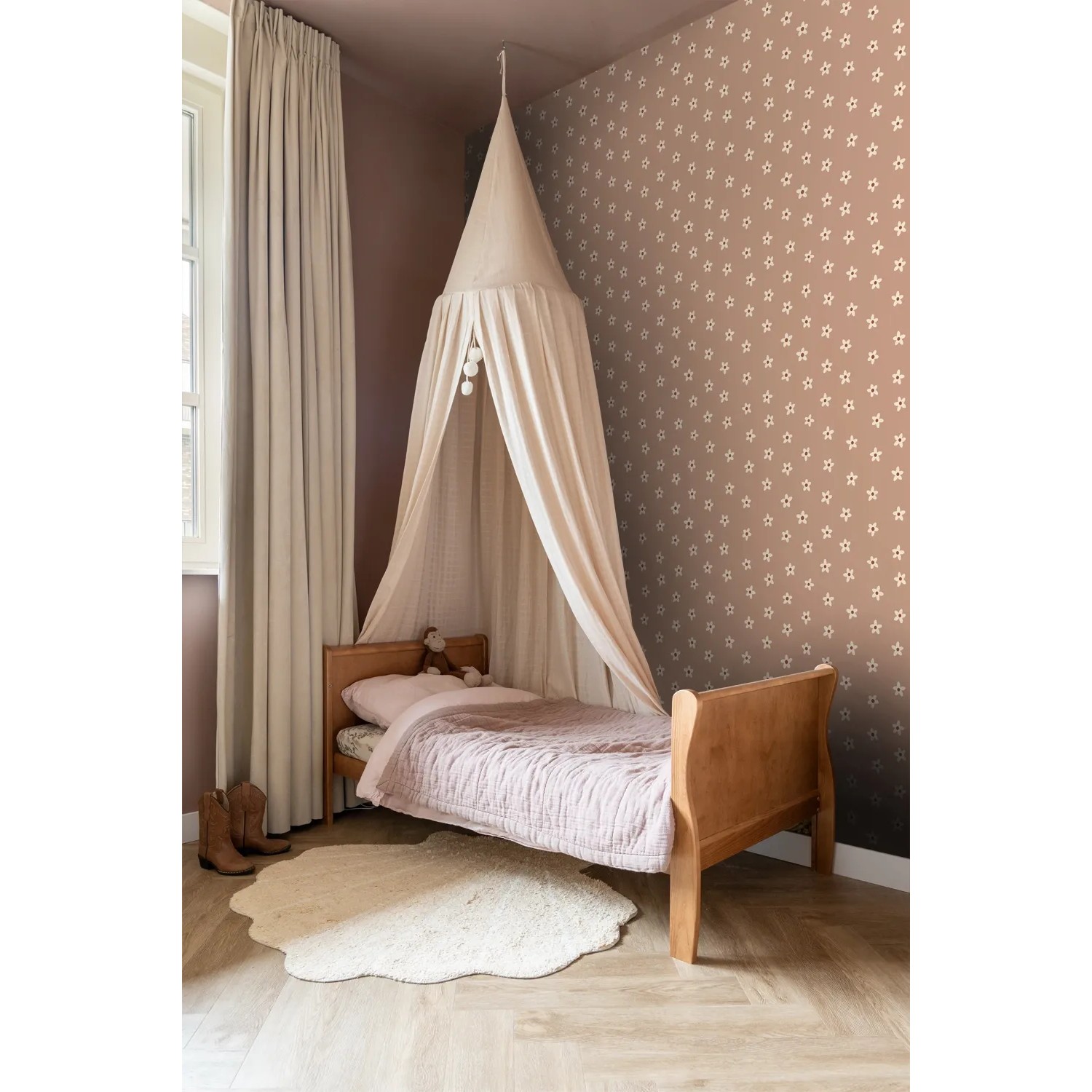 ESTAhome Vliestapete mit Sternenmuster in Terrakotta-Braun-Verlauf im Kinderzimmer. Dekorative Tapete.