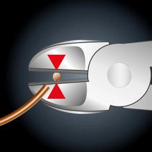 LUX Seitenschneider Professional 160 mm beim Draht schneiden.