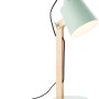 Helle, schwenkbare Tischleuchte Swivel in Hellgrün matt mit Holzfuß für den Innenbereich.