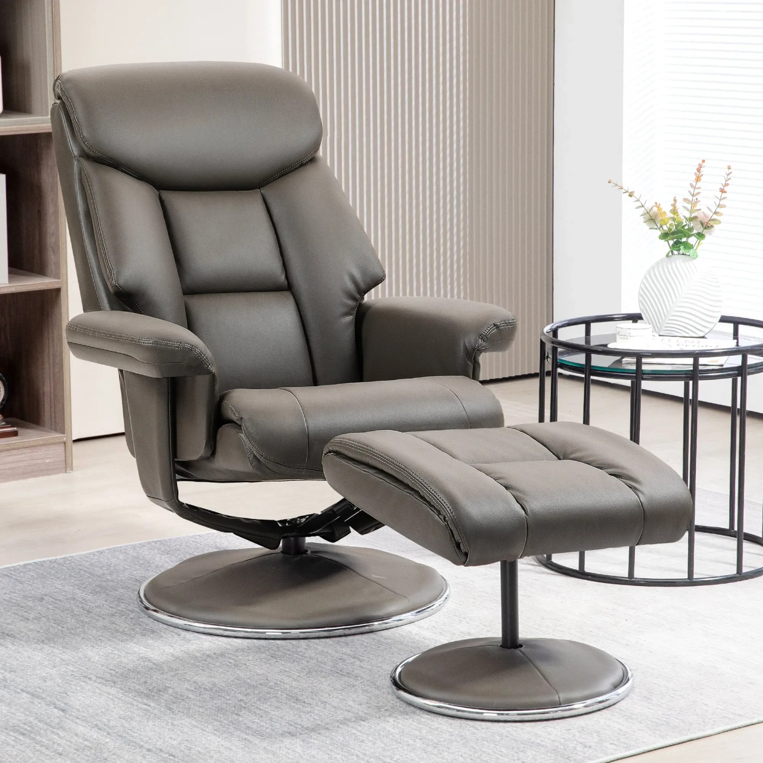 Grauer Relaxsessel mit Hocker, Liege- und Wippfunktion, Kunstleder. Bequemer Loungesessel von HOMCOM.
