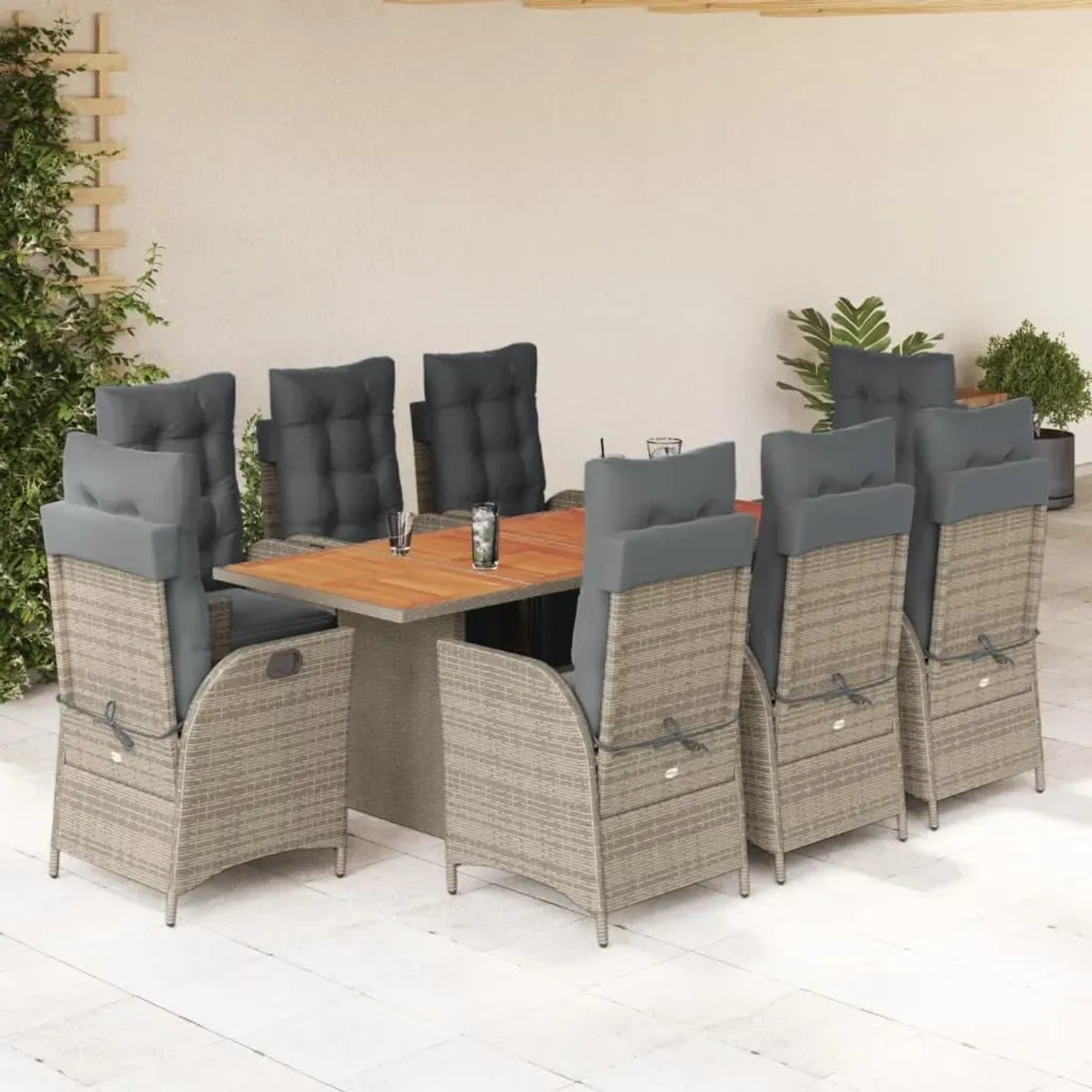 9-teilige Garten-Essgruppe aus grauem Poly Rattan mit Kissen.