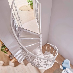 Intercon Select Wendeltreppe, Polar-Weiß, 13 Stufen Buche Weiß, 140 cm Durchmesser. Moderne Innentreppe.