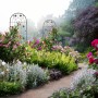 2er Set Relaxdays Rankgitter aus schwarzem Metall, 200 cm hoch, mit Blumen und Vögeln verziert.