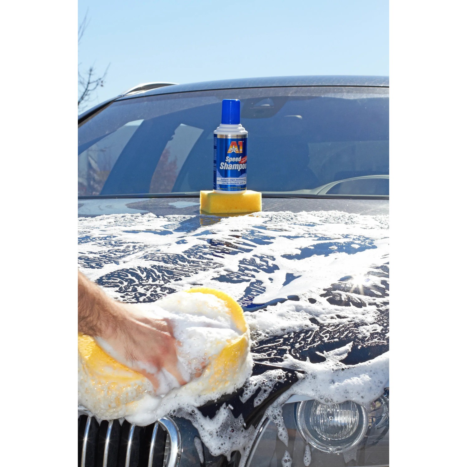Auto waschen mit Dr. Wack A1 Speed Shampoo und Schwamm. Autopflege für glänzende Ergebnisse.