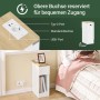 Schmaler weißer Nachttisch mit Holzplatte, Ladestation (Steckdose, USB, Typ C), Schublade und Fach am Bett.