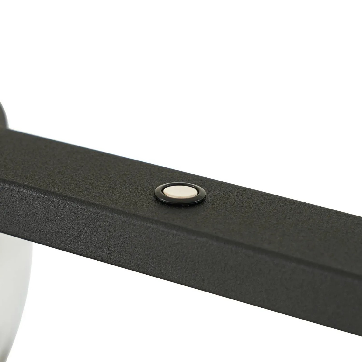 Detailaufnahme: Schwarze Lucande LED Pendelleuchte Martis mit Dimmer und Glaselement.