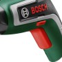 Detailaufnahme: Grüner Bosch IXO 7 Akkuschrauber mit rotem Schalter und Griff.