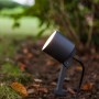 Lutec LED Erdspieß Spot Explorer, Gartenstrahler aus Metall in Anthrazit mit warmweißem Licht.
