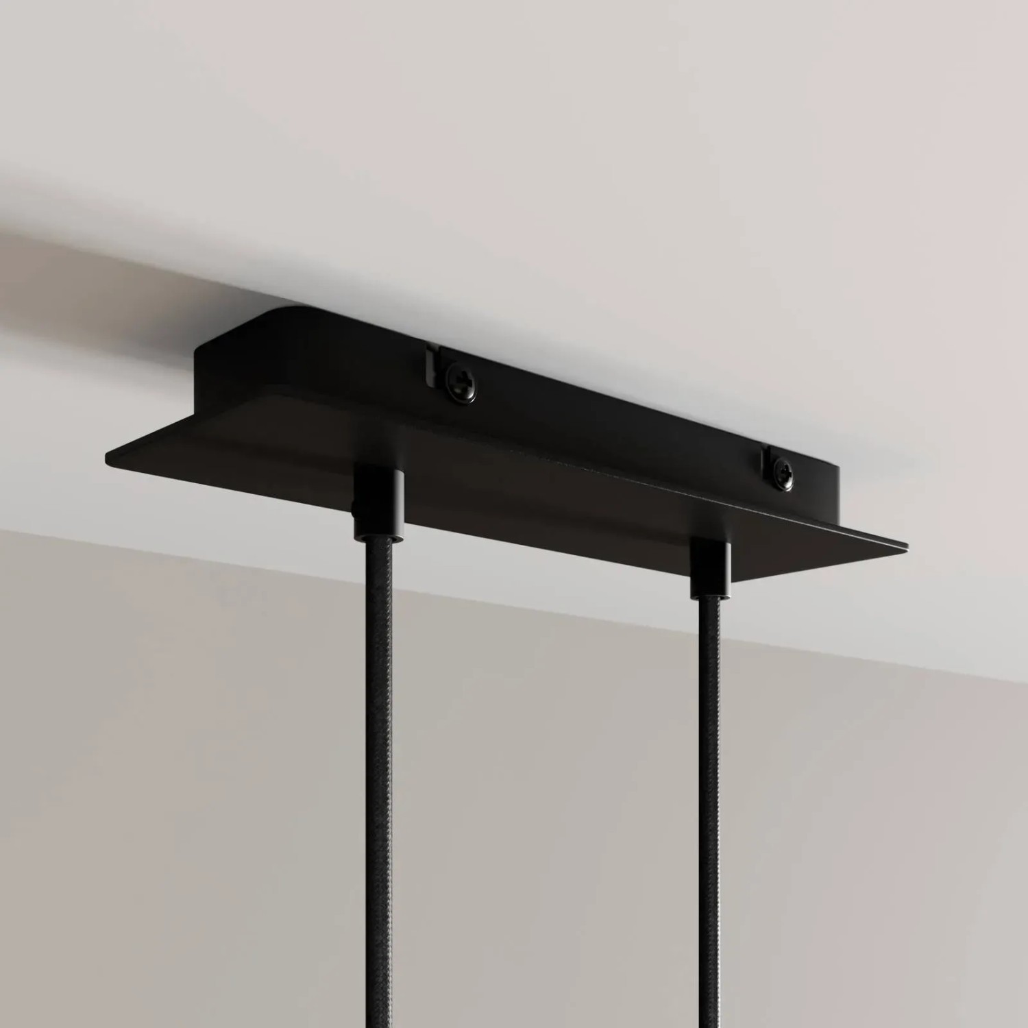 Schwarze, 2-flammige Arcchio LED Franka Pendelleuchte aus Aluminium für Wohnzimmer.
