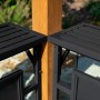 SOJAG Grillpavillon Maui: Pfosten in Holzoptik mit schwarzen Metall-Seitenablagen.