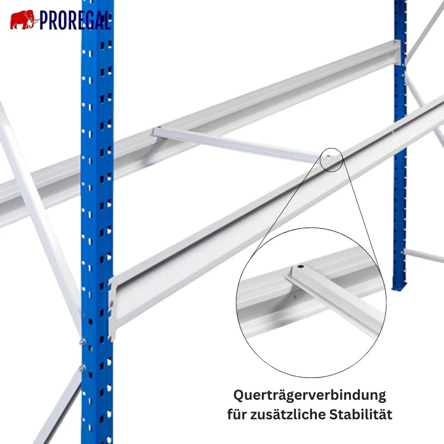 Detailaufnahme PROREGAL Maximus Weitspannregal: Blaue Ständer, graue Querträger, Fokus auf Querträgerverbindung.
