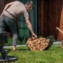 CookKing Kaminholzregal Turyn 70 mit Holzscheiten im Garten.