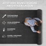 Anthrazitfarbener KARAT Eventteppich Atlas auf Maß, pflegeleicht und robust, mit einer Person beim Verlegen.