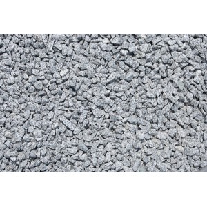 Nahaufnahme von Granitsplitt Salz-Pfeffer, Körnung 8-12 mm, ideal für Garten- und Landschaftsbau.