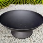 Schwarze Jet-Line Feuerschale Indio (Ø 60 cm) aus Metall mit Sockel. Ideal für gemütliche Grillabende.