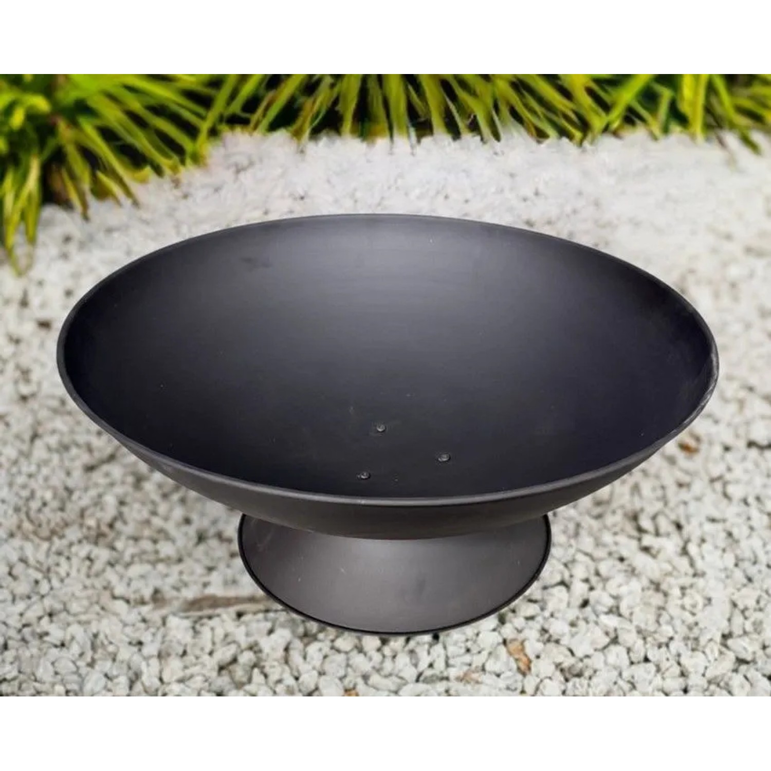 Schwarze Jet-Line Feuerschale Indio (Ø 60 cm) aus Metall mit Sockel. Ideal für gemütliche Grillabende.