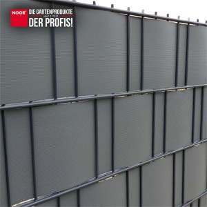 Hellgraue Noor Sichtschutzstreifen PP Pro im Zaun, Zubehör für Zaunbau.