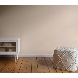 Wand in Sandbeige (Jesper) mit CREATE! by OBI Lieblingsfarben Farbe, kombiniert mit weißen Möbeln und Holzboden.