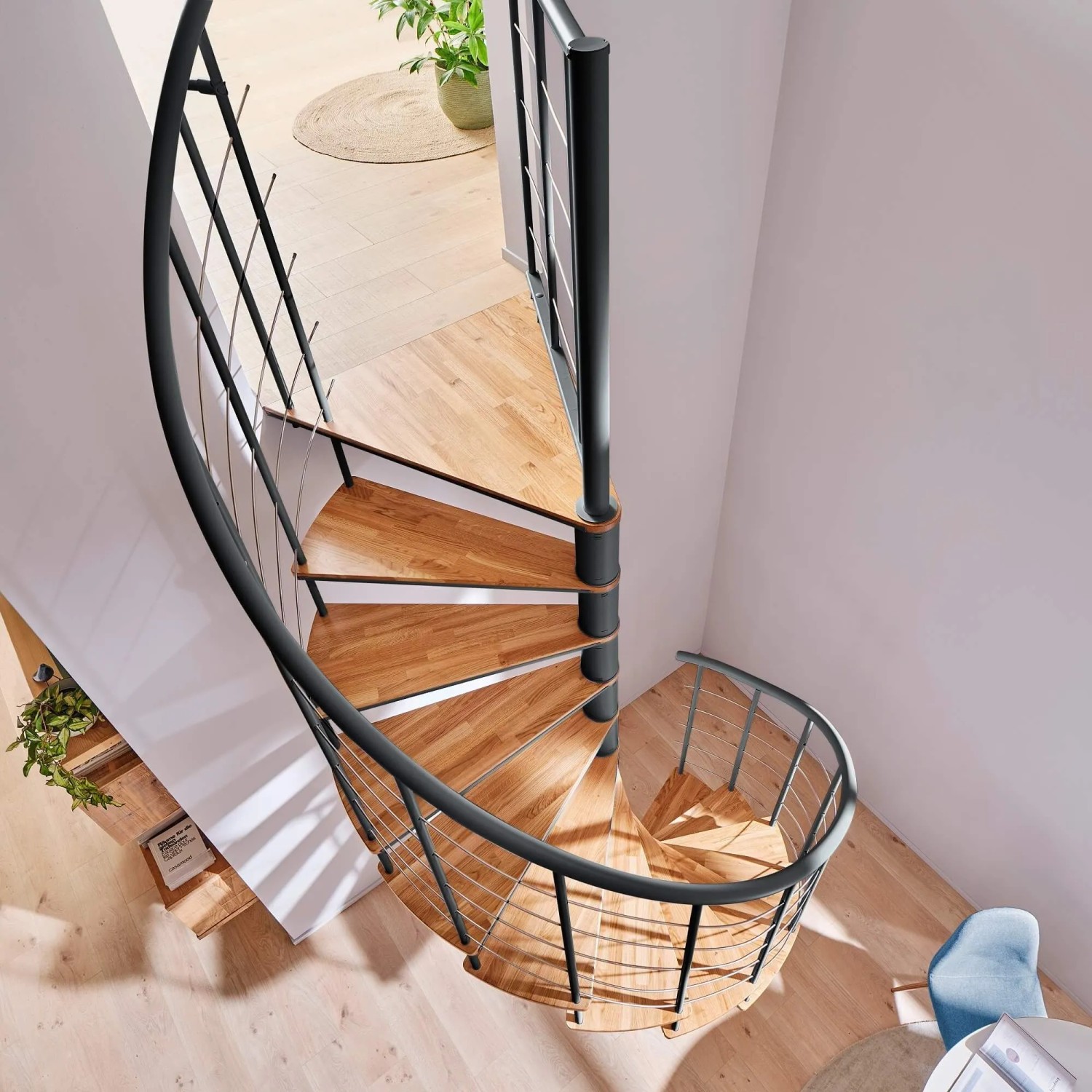 Treppen Intercon Wendeltreppe Select 160 cm Durchmesser 13 Stufen Metallfarbe Lava-Anthrazit Stufendesign Eiche Natur