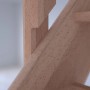 Detailaufnahme: Mykonos Pro Buche Treppe, unbehandeltes Buchenholz, Holz-Edelstahl-Geländer.