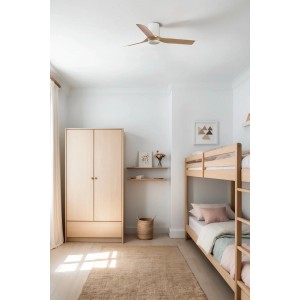 Energiespar Deckenventilator Mini Punt Tub, 90 cm, Weiß/Ahorn, mit Fernbedienung im Kinderzimmer.