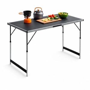 Höhenverstellbarer, klappbarer Campingtisch 100x60cm mit Kocher, Kessel, Schneidebrett und Salatschüssel.