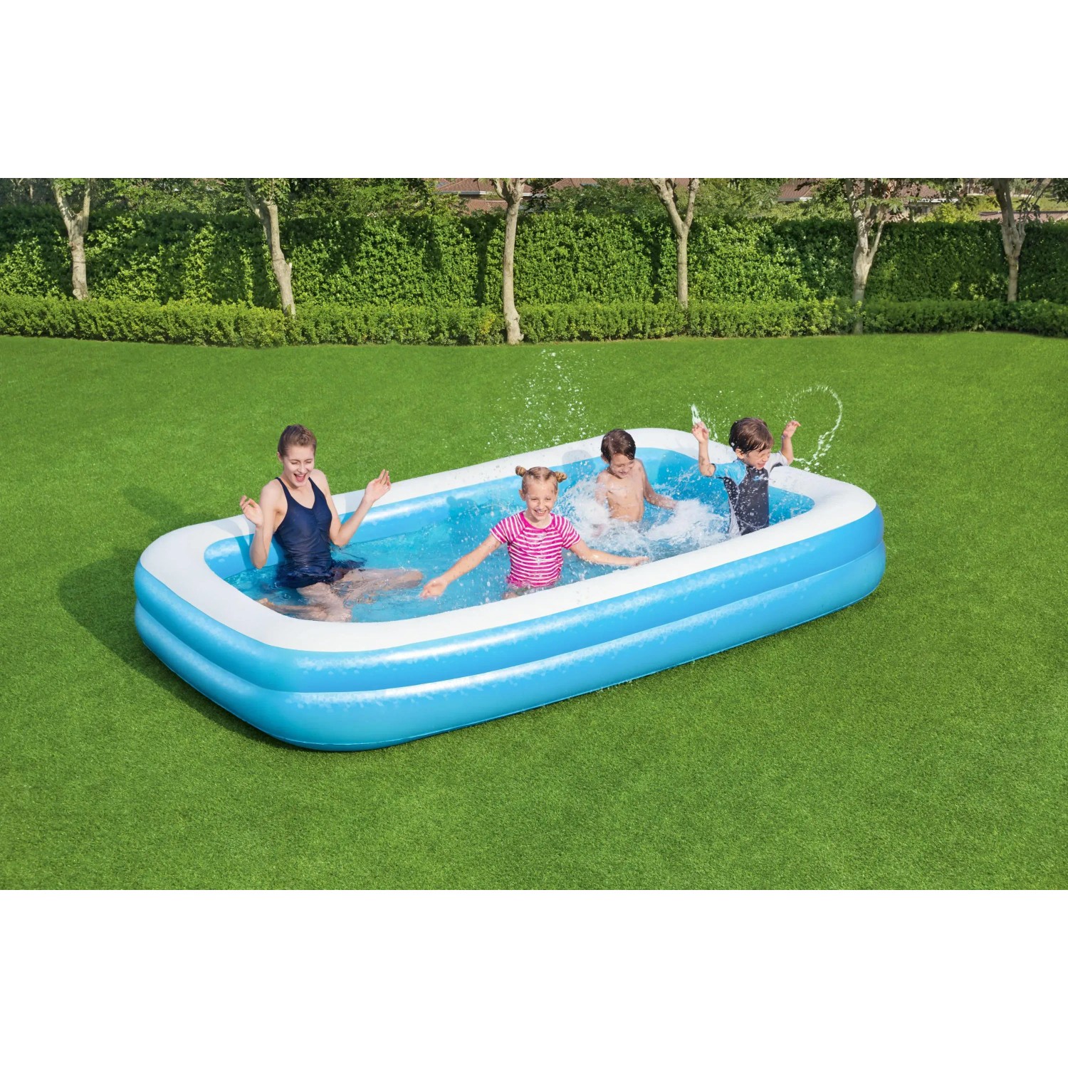 Blauer Bestway Family Pool, 305x183x46 cm, mit spielenden Kindern im Garten.