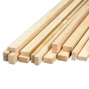 Stapel sägerauer Fichte/Tanne Holzlatten, 24x48x2000 mm, für Holzkonstruktionen.