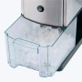Ich-Zapfe Eiscrusher aus Edelstahl, silberfarben, mit Auffangbehälter voller Crushed Ice.