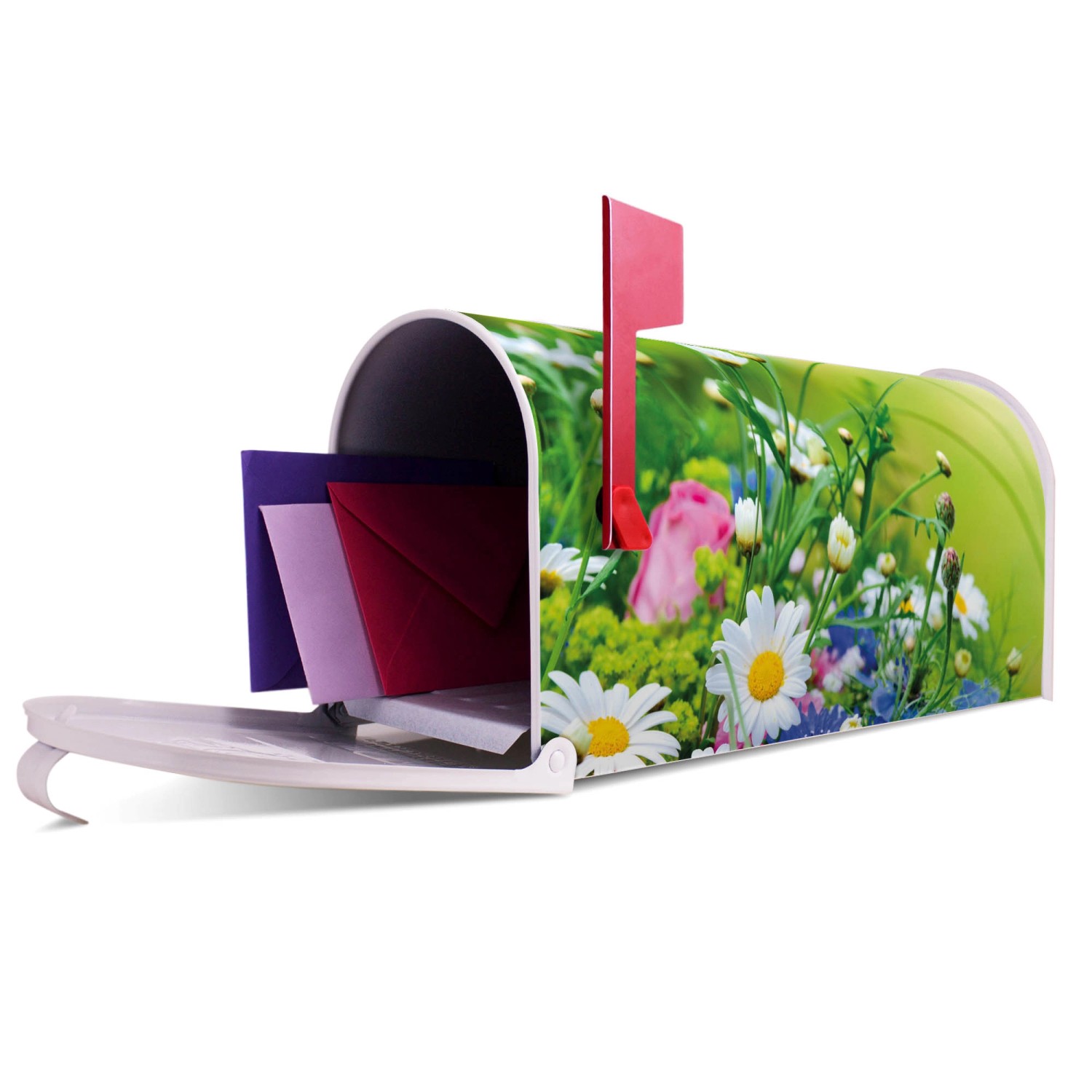 Weißer US Briefkasten mit Blumenmotiv, geöffnet mit Briefen und roter Fahne.