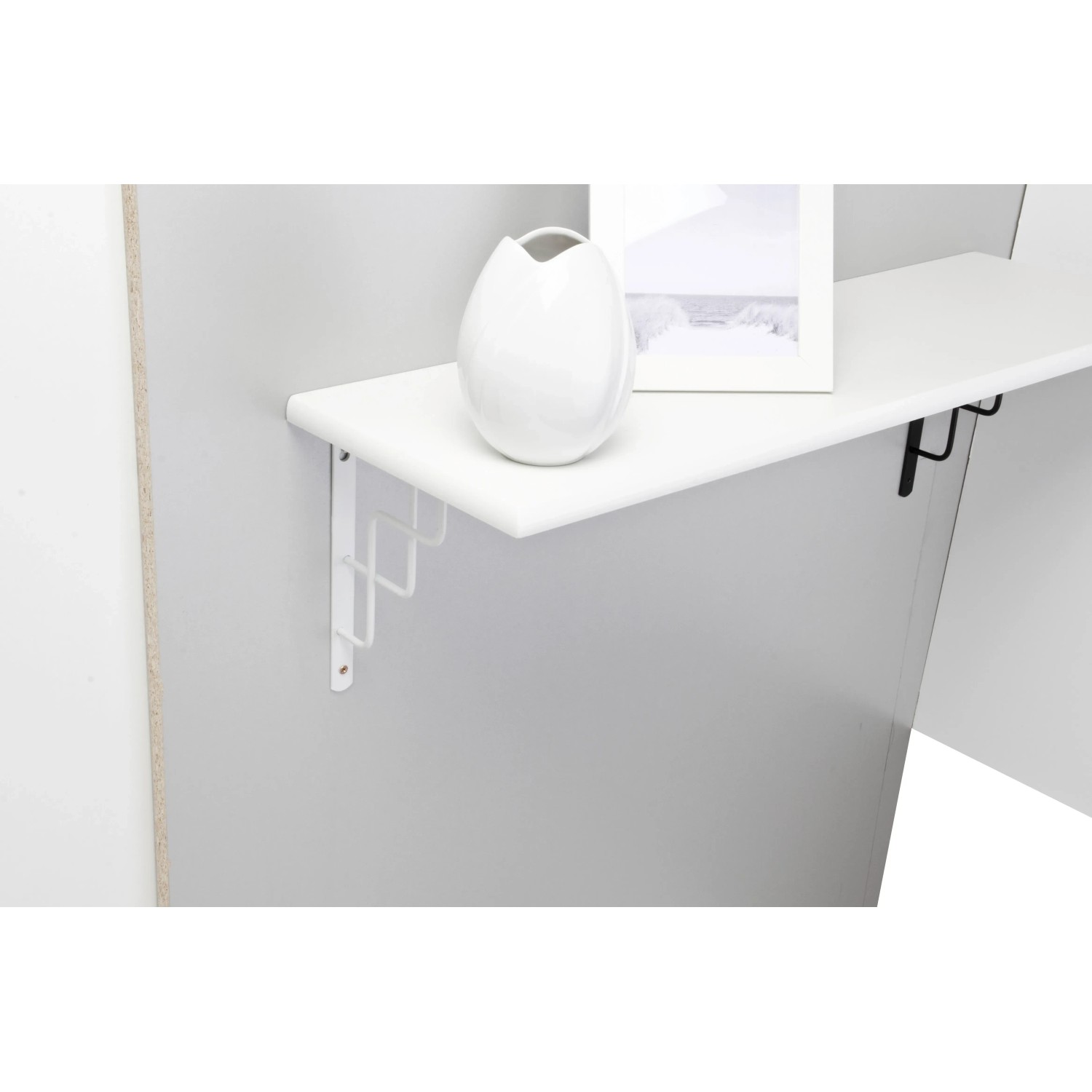 OBI Konsole Roxy, weiße Regalstütze (230x180mm) mit Deko auf einem Regalbrett.
