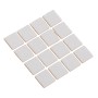 16 selbstklebende, quadratische Filzgleiter (22x22mm) zum Schutz von Böden und Möbeln.