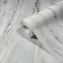 Rolle Marburg Vliestapete in Weiß-Grau mit Marmor- und Putzoptik, schimmernd.