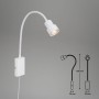 Weiße Briloner LED-Bettleuchte Tusi mit Flexarm zur individuellen Lichtausrichtung.