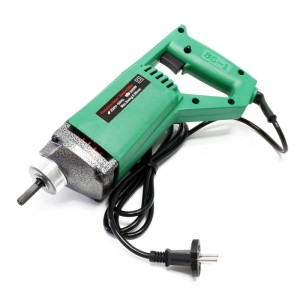 Wiltec Elektro Betonrüttler, 580W, grünes Gehäuse mit Griff und Kabel.