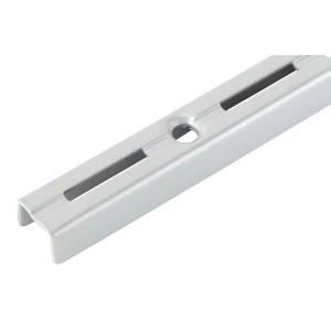 Silberne Regalschiene, 150 cm lang, zur flexiblen Wandmontage von Regalböden.