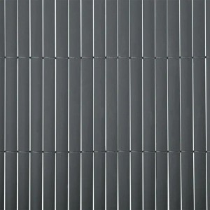 Grauer KARAT PVC Sichtschutzzaun, blickdicht für Garten und Balkon, 150x500 cm.
