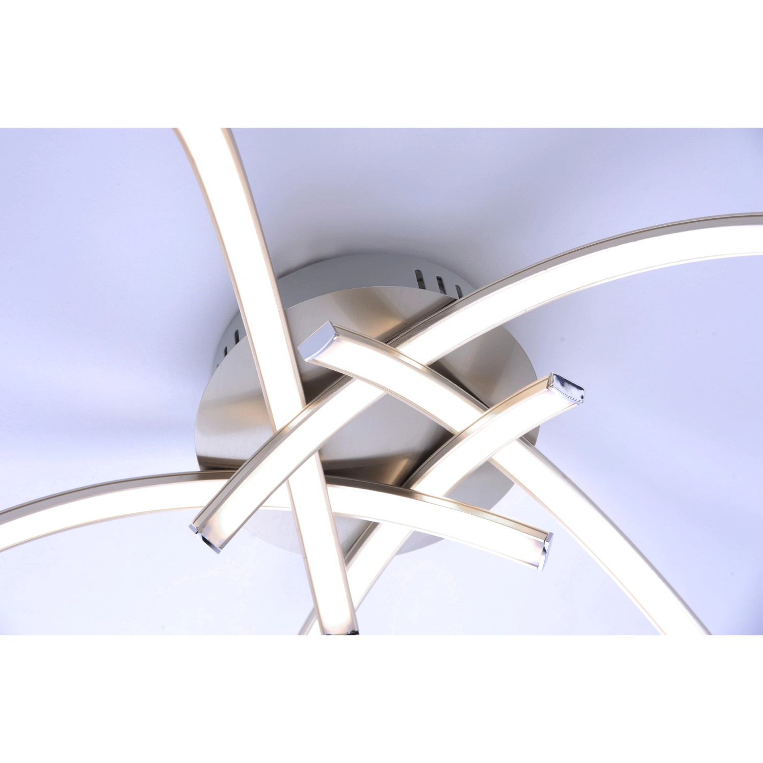 Moderne LED-Deckenleuchte Valerie aus Stahl, 47x47cm, warmweißes Licht für Wohnräume.