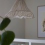 PR Home Estrid Pendelleuchte mit gestreiftem Stoffschirm und Rüschensaum.