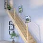 StarWood Treppe Korfu Fichte, gerade, mit Holz-Design-Geländer links im Raum.