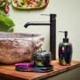 baliv Dark Wonder Seifenspender mit Flip-Flop-Effekt aus Keramik im Badezimmer.