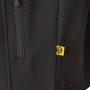 Detailaufnahme: Schwarze Hans Schäfer Workwear Softshelljacke mit Reißverschluss und Logo.